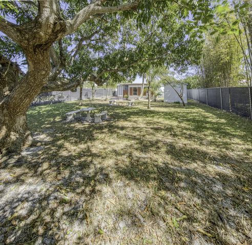 341 Pinewood Street, Lantana, FL 33462