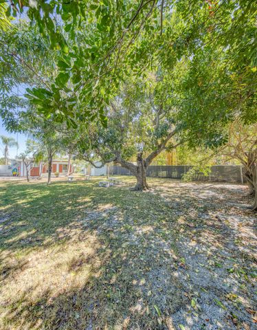 341 Pinewood Street, Lantana, FL 33462