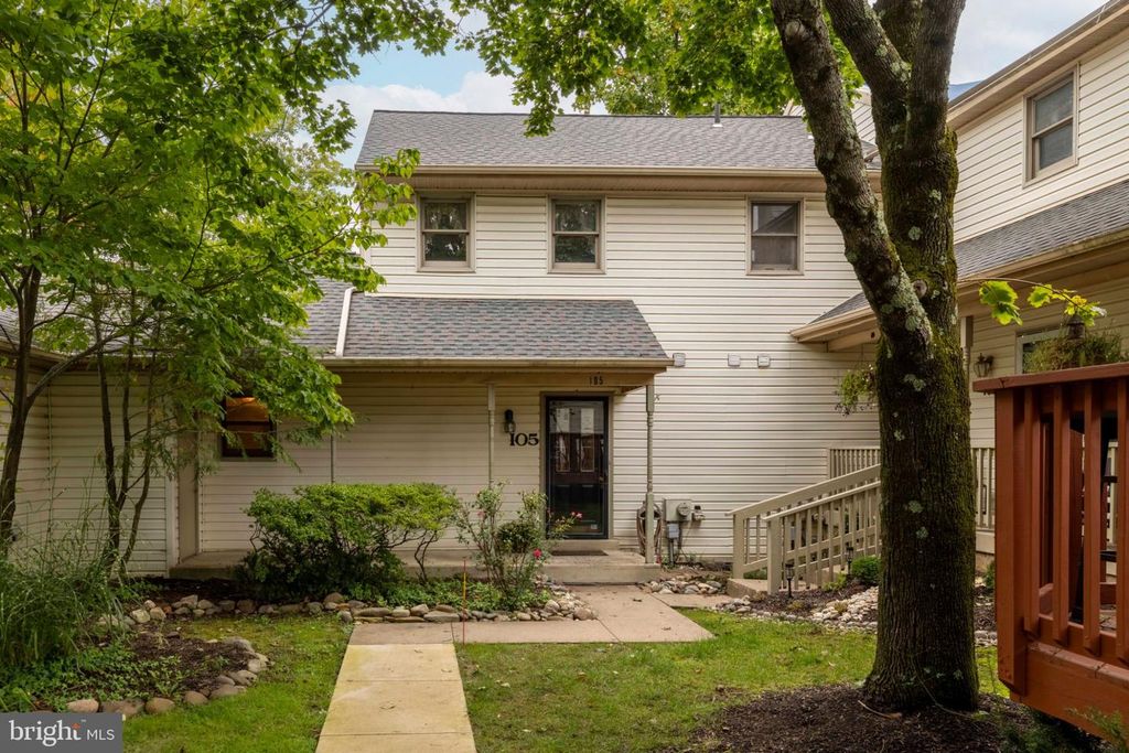 105 BONNIE LARK CT, CHALFONT, PA 18914 — exterior