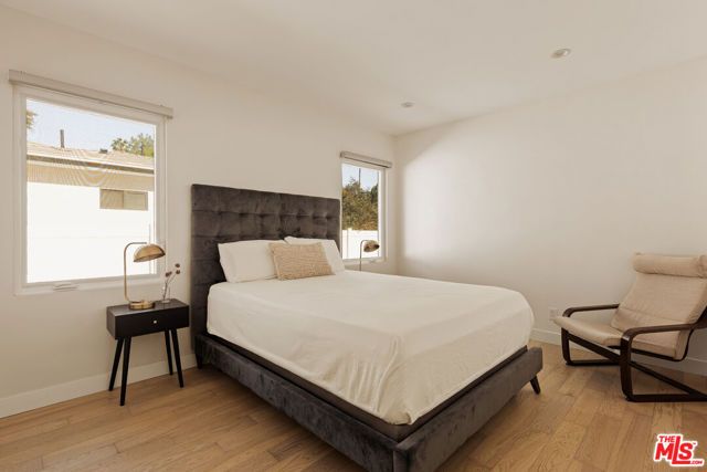 6448 Peach Avenue, Van Nuys (los Angeles), CA 91406