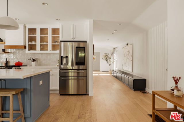 6448 Peach Avenue, Van Nuys (los Angeles), CA 91406