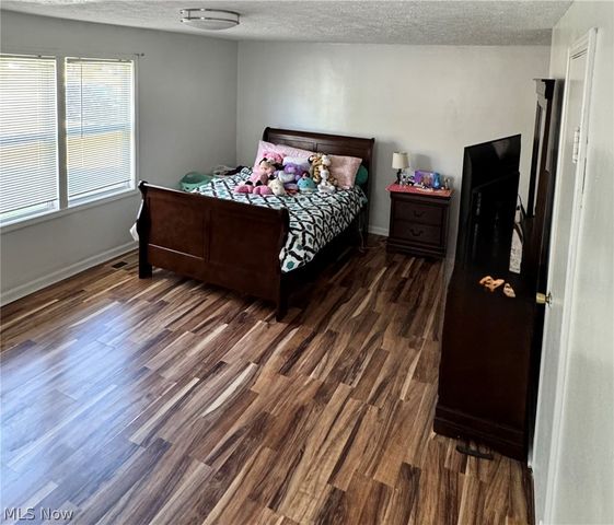 5696 Columbia Drive, Bedford Heights, OH 44146