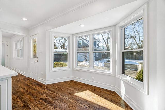 711 S 4th Avenue, Libertyville, IL 60048