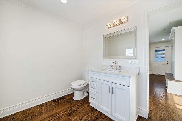 711 S 4th Avenue, Libertyville, IL 60048