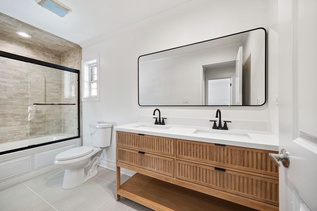 711 S 4th Avenue, Libertyville, IL 60048