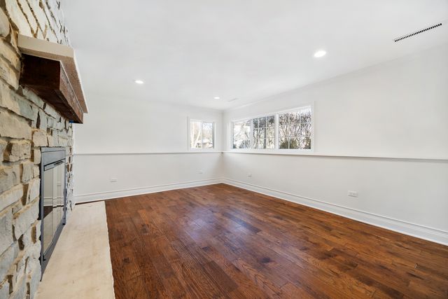 711 S 4th Avenue, Libertyville, IL 60048