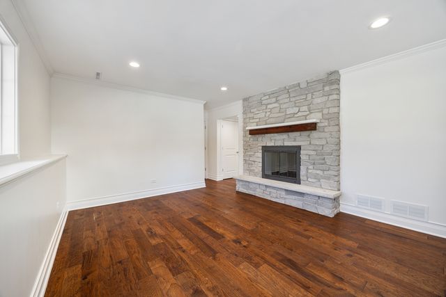 711 S 4th Avenue, Libertyville, IL 60048