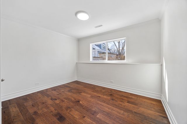 711 S 4th Avenue, Libertyville, IL 60048