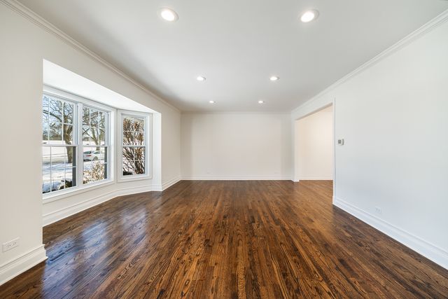 711 S 4th Avenue, Libertyville, IL 60048