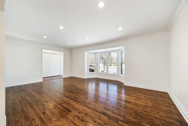 711 S 4th Avenue, Libertyville, IL 60048