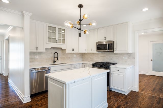 711 S 4th Avenue, Libertyville, IL 60048