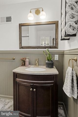 98 LANCASTER AVE, Strasburg, PA 17579