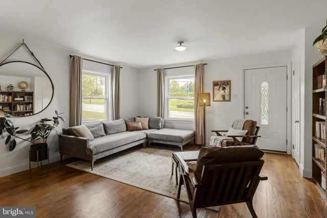 98 LANCASTER AVE, Strasburg, PA 17579