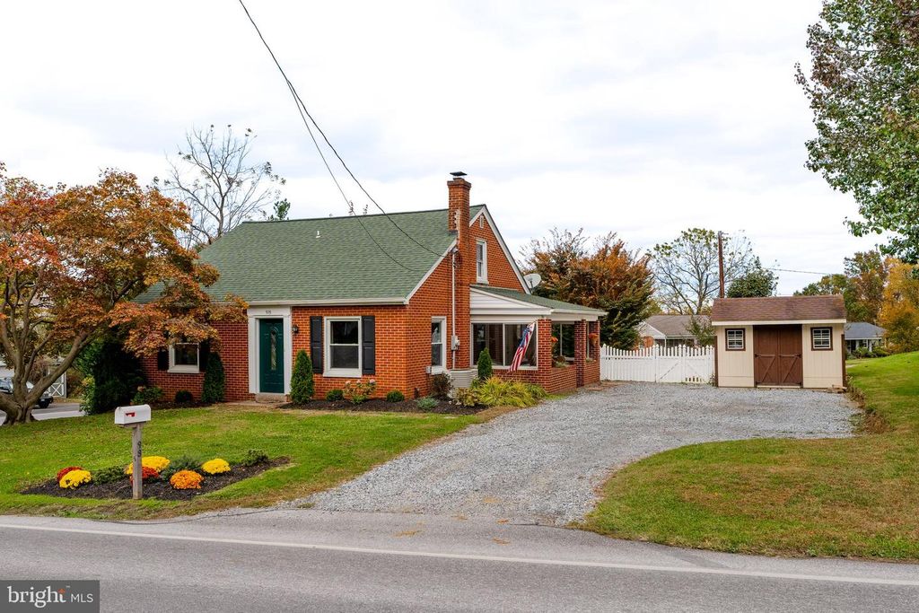 98 LANCASTER AVE, Strasburg, PA 17579