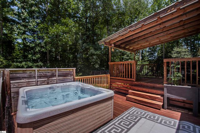 106 Farmgate Road, Pickens, SC 29671