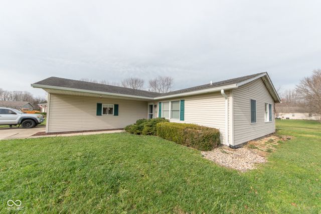 2462 W Southwind Court, Columbus, IN 47201