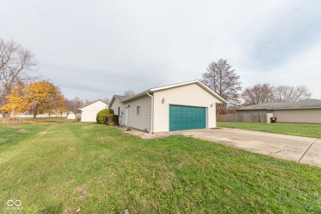 2462 W Southwind Court, Columbus, IN 47201