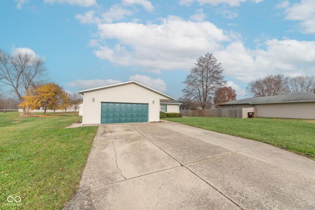 2462 W Southwind Court, Columbus, IN 47201