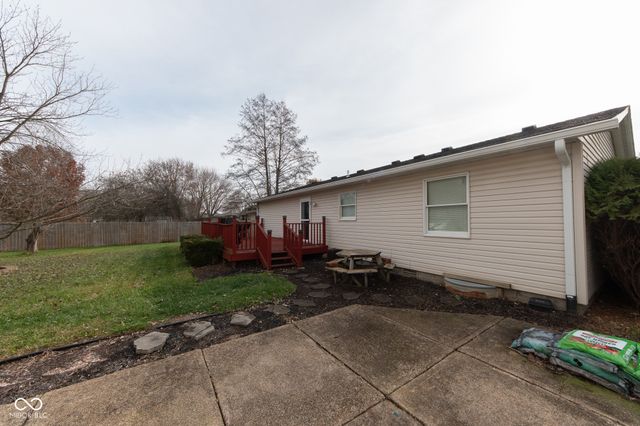 2462 W Southwind Court, Columbus, IN 47201