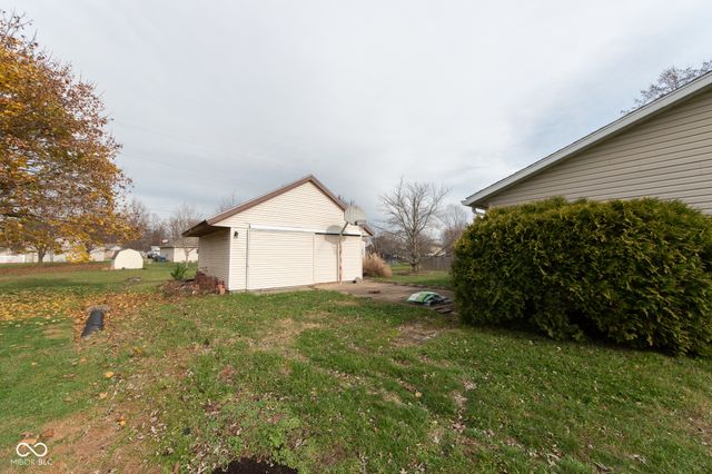 2462 W Southwind Court, Columbus, IN 47201