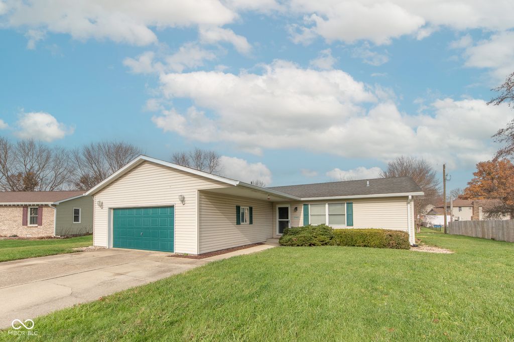 2462 W Southwind Court, Columbus, IN 47201