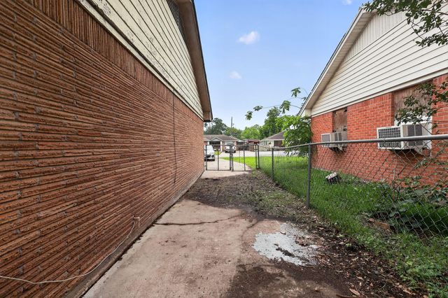 813 Dunham Drive, Houston, TX 77076