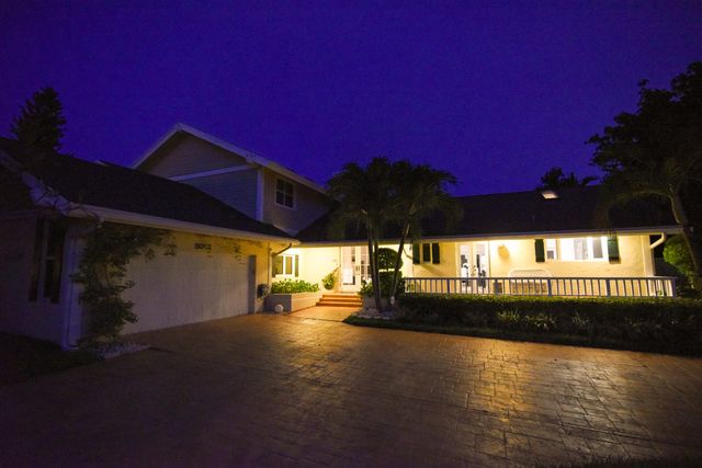 3001 Jasmine Court, Delray Beach, FL 33483