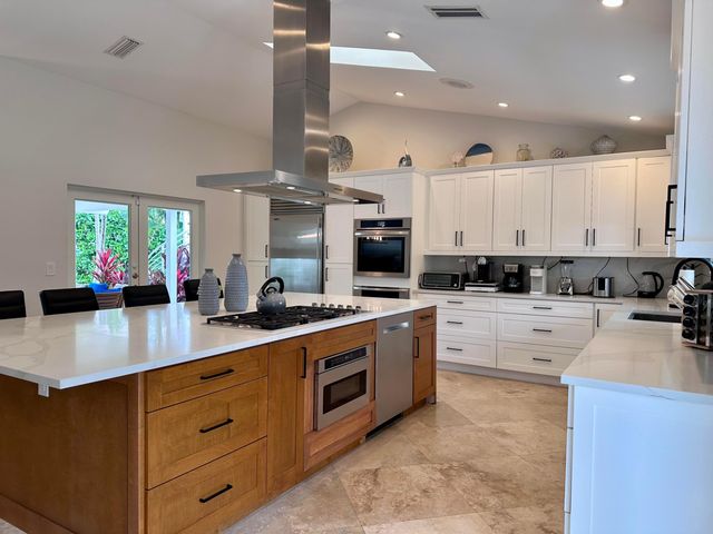 3001 Jasmine Court, Delray Beach, FL 33483