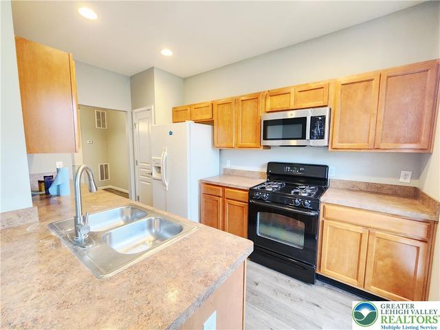 8513 Gateway Road, Upper Macungie Twp, PA 18031
