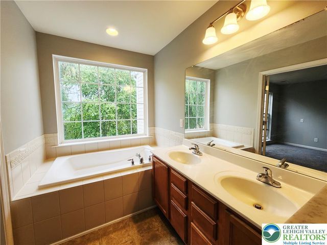 8513 Gateway Road, Upper Macungie Twp, PA 18031