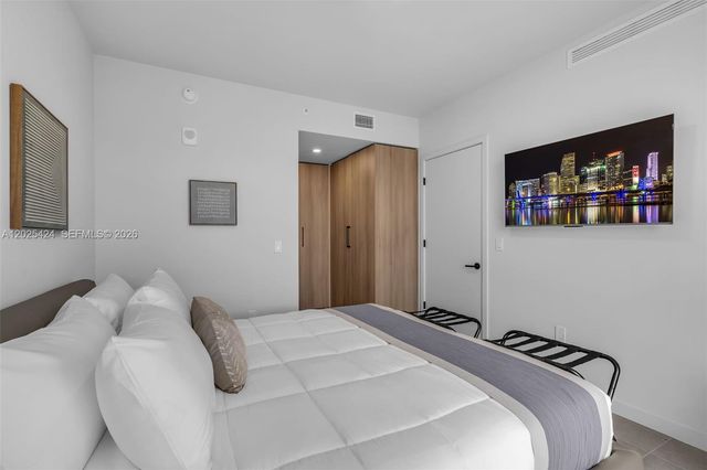 121 NE 5th St 2301, Miami, FL 33132