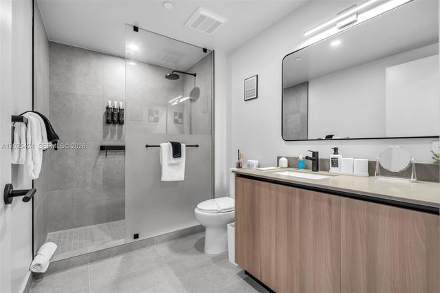 121 NE 5th St 2301, Miami, FL 33132
