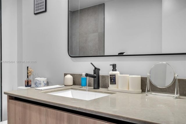 121 NE 5th St 2301, Miami, FL 33132