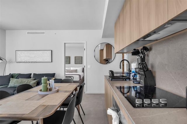 121 NE 5th St 2301, Miami, FL 33132