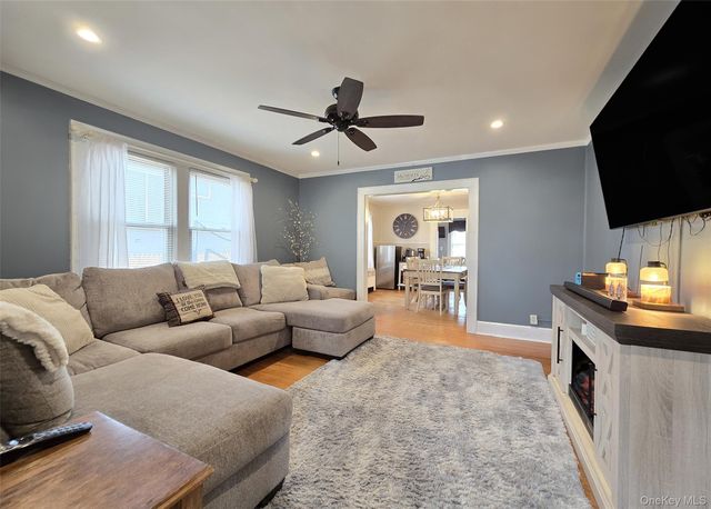 64 11th Street, Ronkonkoma, NY 11779