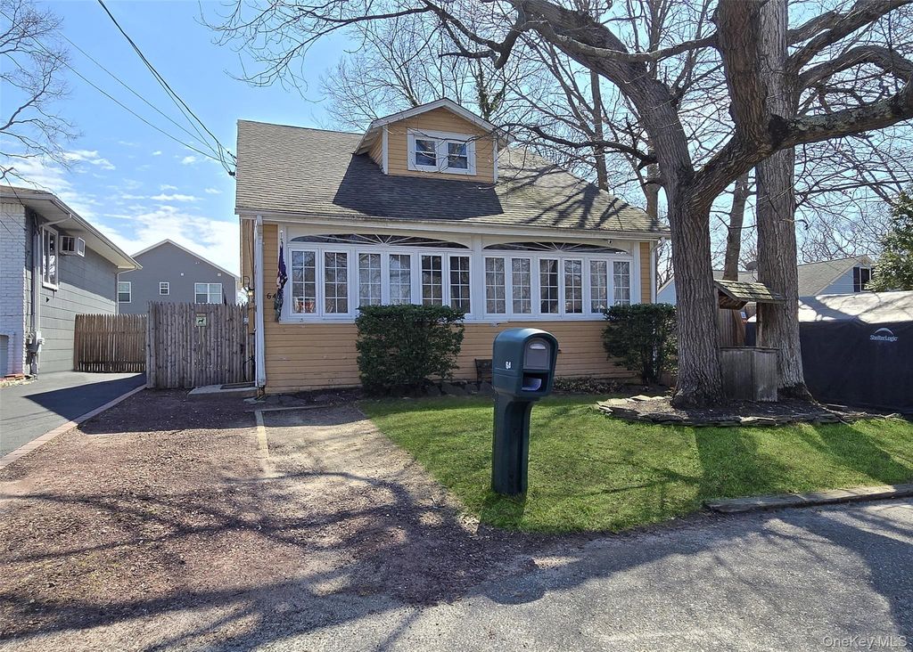 64 11th Street, Ronkonkoma, NY 11779