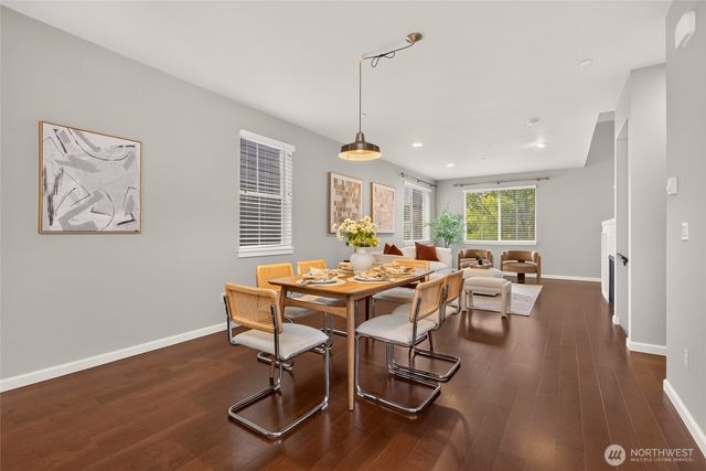 868 3rd Avenue NE, Issaquah, WA 98029