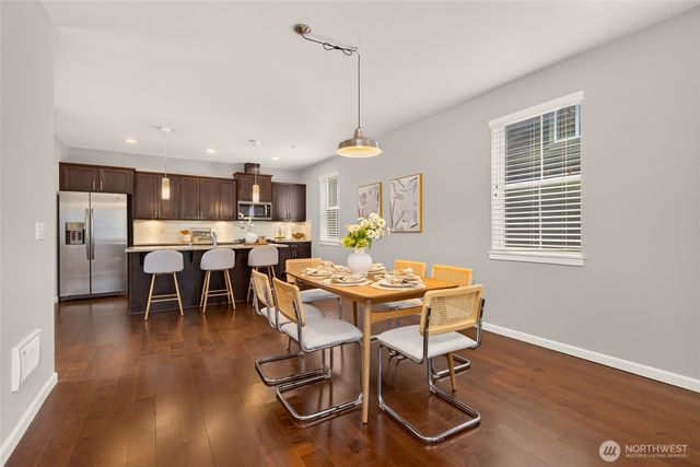 868 3rd Avenue NE, Issaquah, WA 98029