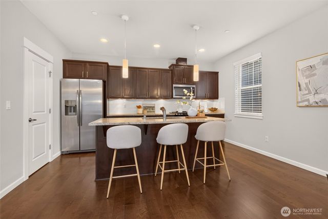 868 3rd Avenue NE, Issaquah, WA 98029