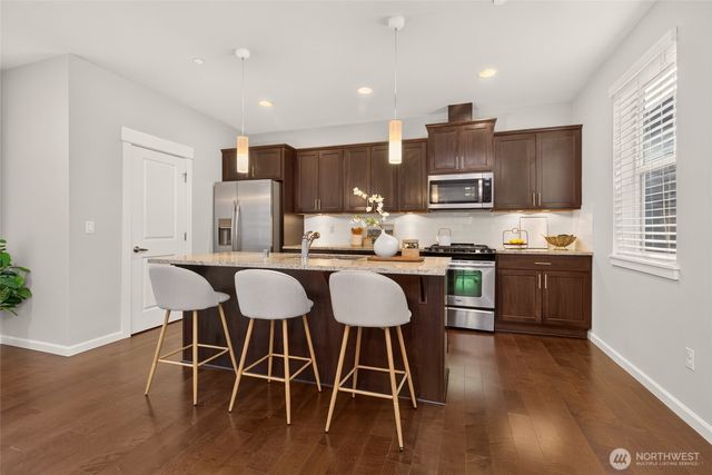 868 3rd Avenue NE, Issaquah, WA 98029