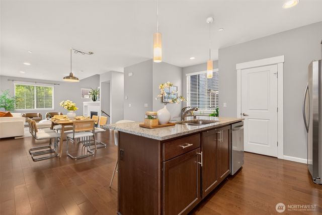 868 3rd Avenue NE, Issaquah, WA 98029