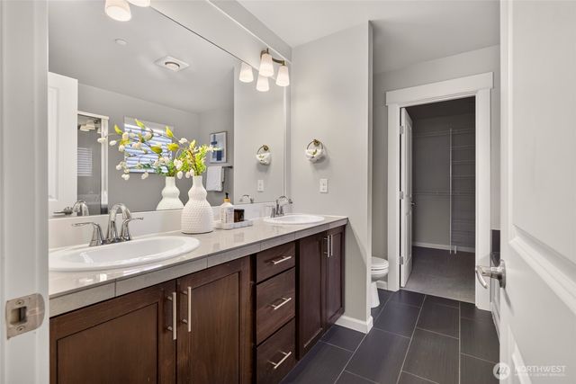 868 3rd Avenue NE, Issaquah, WA 98029