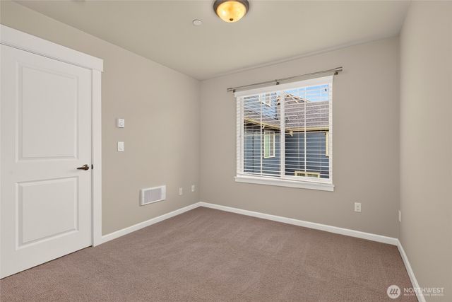 868 3rd Avenue NE, Issaquah, WA 98029
