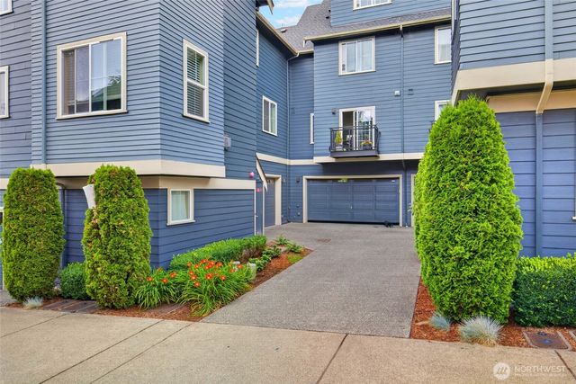 868 3rd Avenue NE, Issaquah, WA 98029