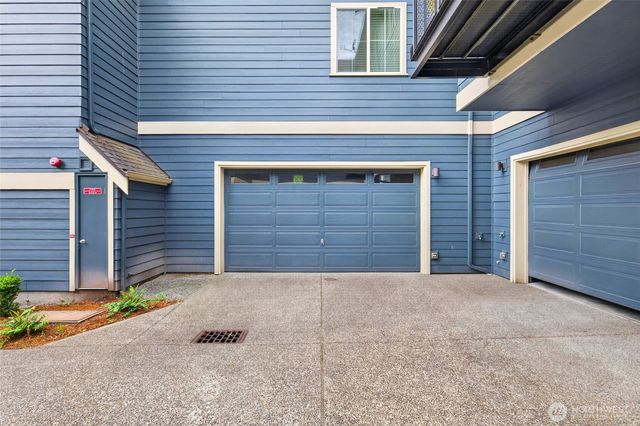 868 3rd Avenue NE, Issaquah, WA 98029