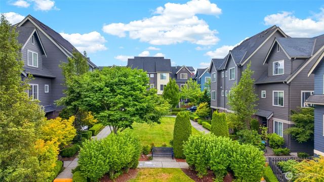 868 3rd Avenue NE, Issaquah, WA 98029