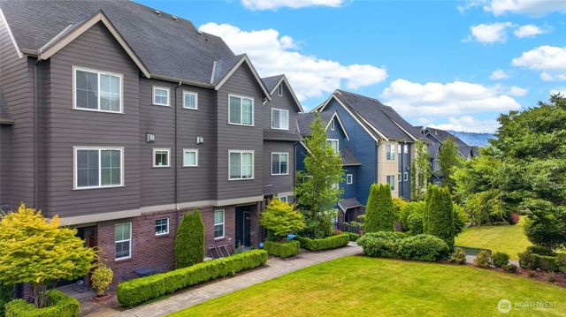 868 3rd Avenue NE, Issaquah, WA 98029