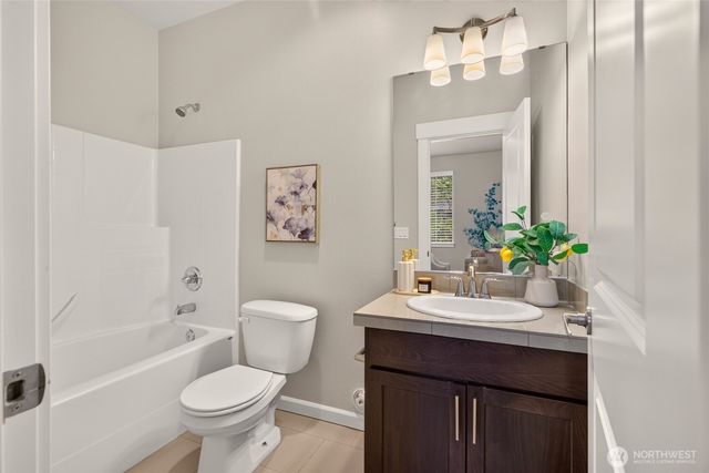 868 3rd Avenue NE, Issaquah, WA 98029