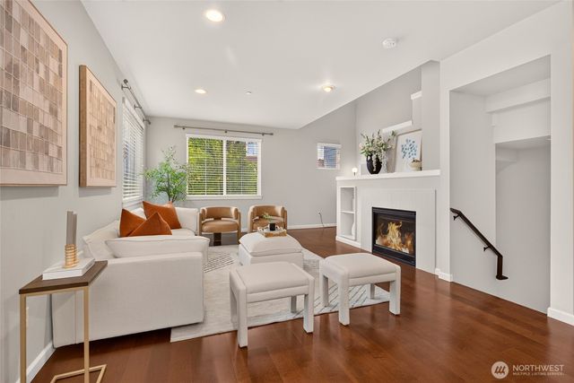 868 3rd Avenue NE, Issaquah, WA 98029