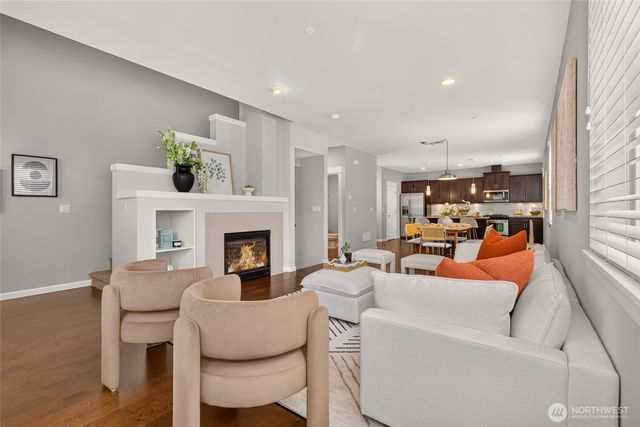 868 3rd Avenue NE, Issaquah, WA 98029